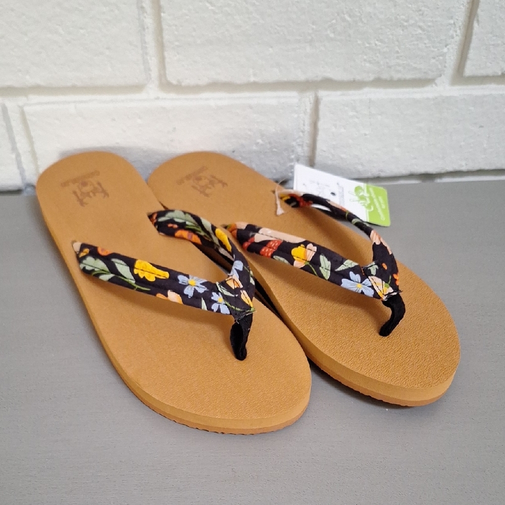 Kuailu Floral Print Flip Flops. Size 9.5 NWT